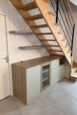 Aménagement sous-escalier : aucun espace perdu 

#rangement#lameziere...