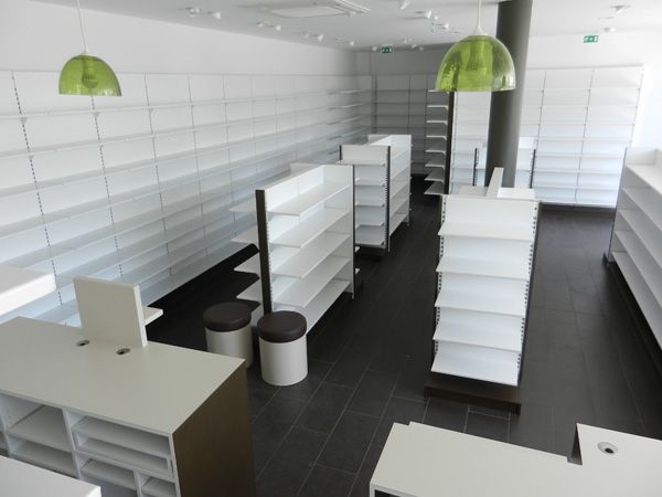 Création de rangement sur mesure pour pharmacie