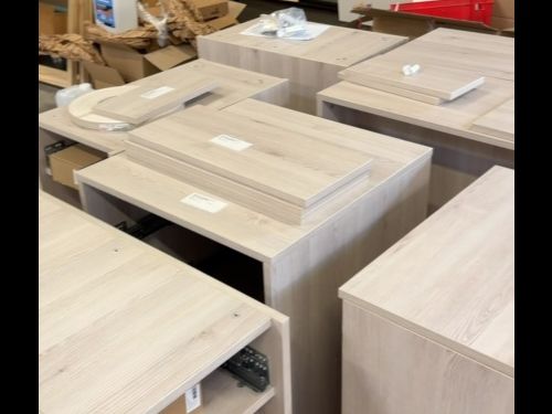 Des bureaux sur mesure 🏢
Chaque entreprise a ses propres besoins et contraintes. Nous concevons...